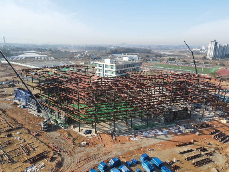 한국에너지공과대학교 캠퍼스 본관동 (1-2단계) 철골공사 첨부파일 : [크기변환]일반철골-한국에너지공과대학교 캠퍼스 (2).jpg